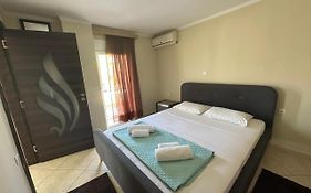 Riviera Beach Apart No 5